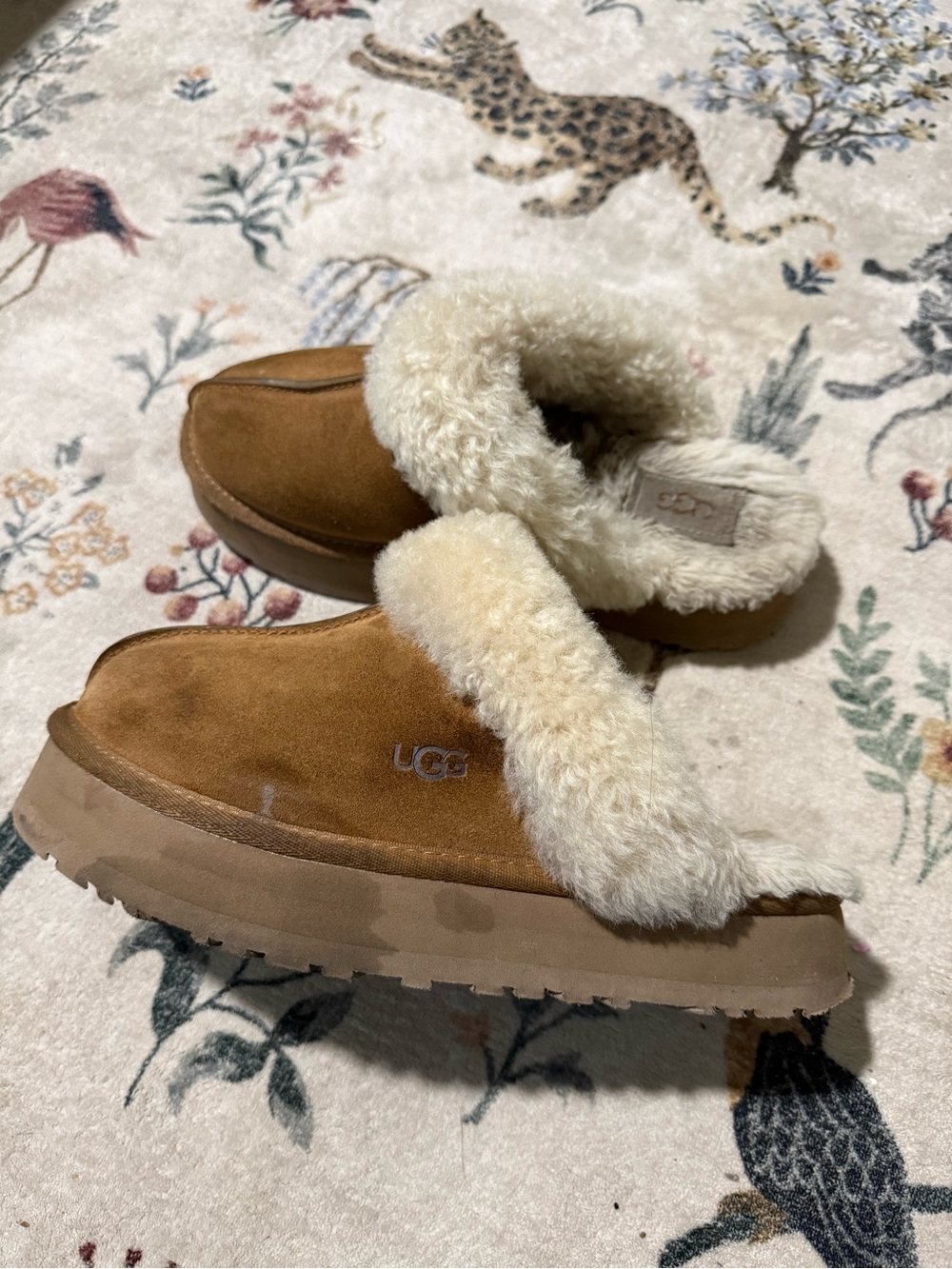UGG womens Chestnut Sheepskin Clog Slippers - Chestnut 8